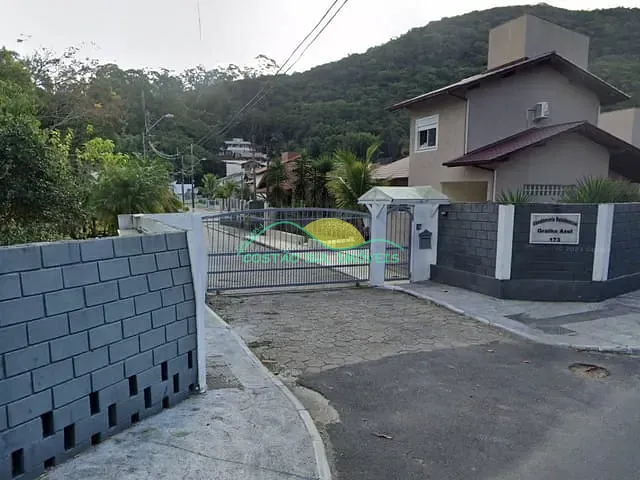 Terreno com 1435m², à venda, no bairro Sambaqui em Florianópolis