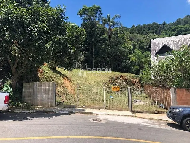 Terreno com 348m², à venda, no bairro Parque Primavera em Poços de Caldas