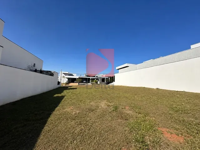 Terreno com 561m², à venda, no bairro Jardim Carlos Gomes em Pirassununga