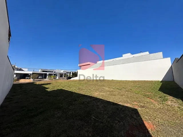 Terreno com 561m², à venda, no bairro Jardim Carlos Gomes em Pirassununga