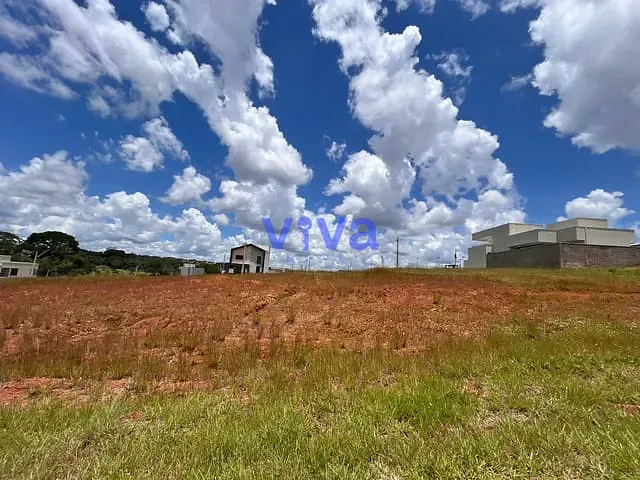 Terreno com 212m², à venda, no bairro Jardins Versalhes em Aparecida de Goiânia