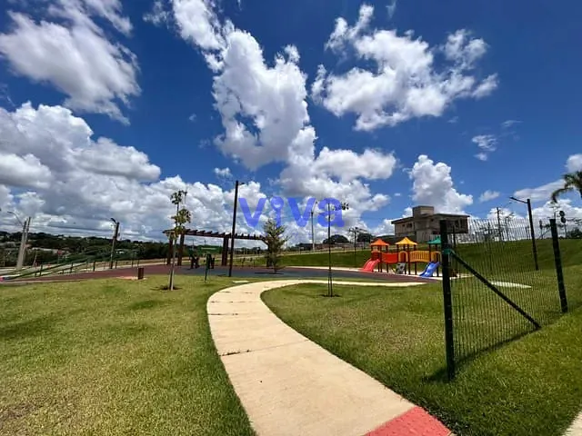 Terreno com 212m², à venda, no bairro Jardins Versalhes em Aparecida de Goiânia