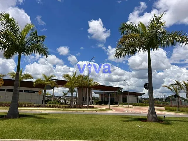 Terreno com 212m², à venda, no bairro Jardins Versalhes em Aparecida de Goiânia