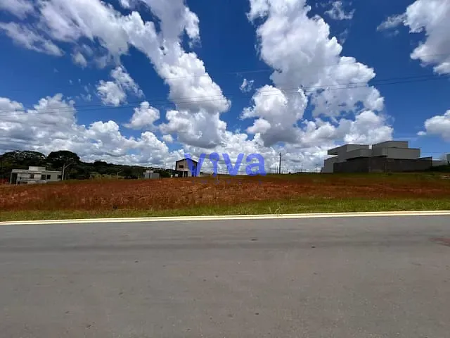 Terreno com 212m², à venda, no bairro Jardins Versalhes em Aparecida de Goiânia