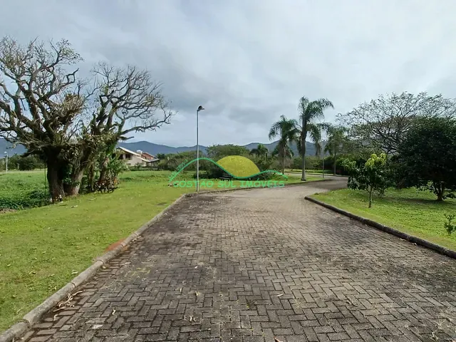 Terreno com 860m², à venda, no bairro Pântano do Sul em Florianópolis