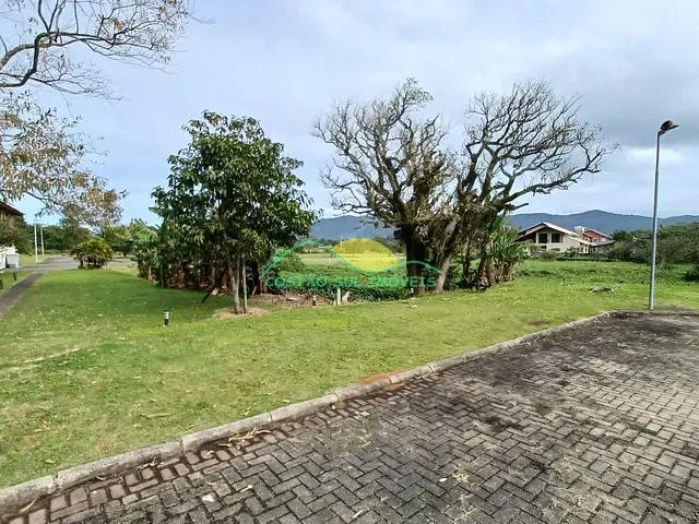 Terreno com 860m², à venda, no bairro Pântano do Sul em Florianópolis