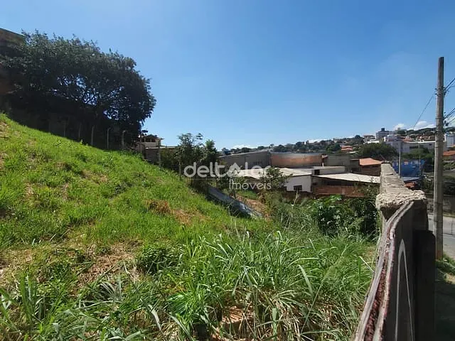 Terreno com 394m², à venda, no bairro Planalto em Belo Horizonte