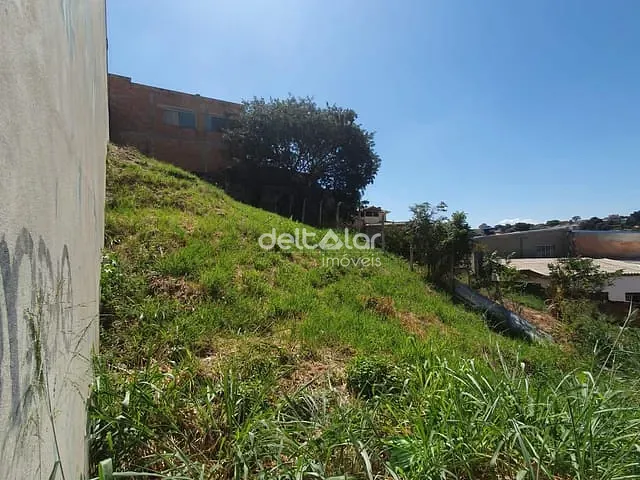 Terreno com 394m², à venda, no bairro Planalto em Belo Horizonte