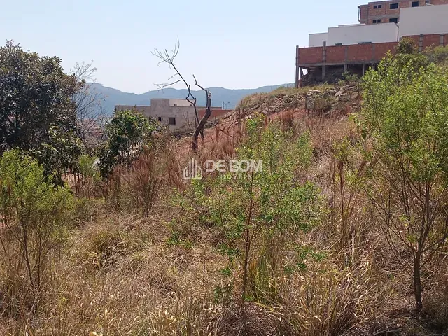 Terreno com 389m², à venda, no bairro Jardim Bandeirantes em Poços de Caldas