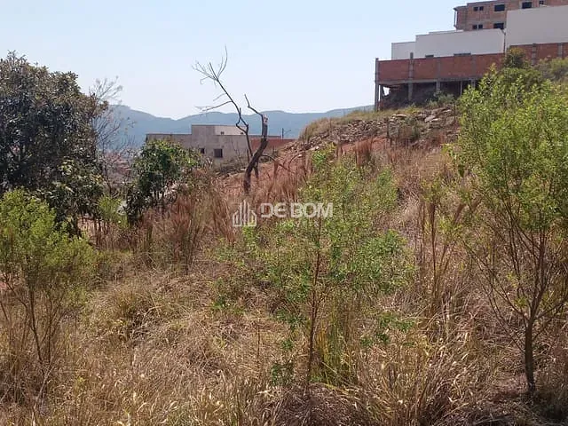 Terreno com 389m², à venda, no bairro Jardim Bandeirantes em Poços de Caldas
