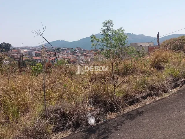 Terreno com 389m², à venda, no bairro Jardim Bandeirantes em Poços de Caldas