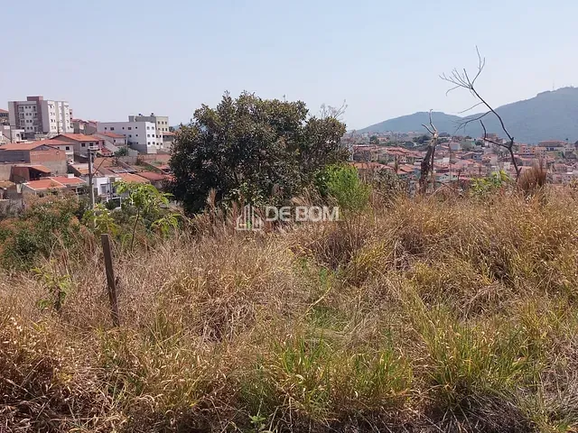 Terreno com 389m², à venda, no bairro Jardim Bandeirantes em Poços de Caldas