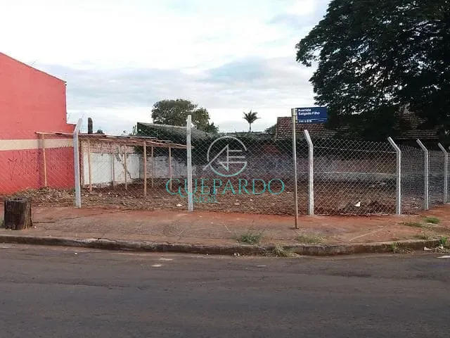 Terreno com 366m², à venda, no bairro Califórnia em Londrina