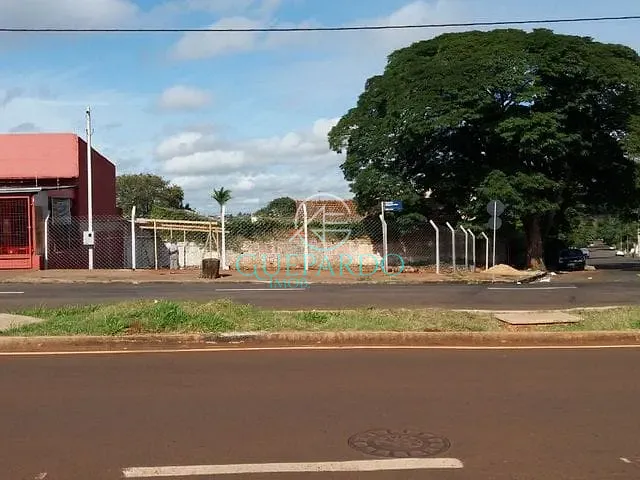 Terreno com 366m², à venda, no bairro Califórnia em Londrina