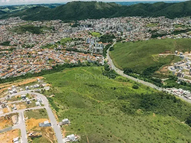 Terreno com 450m², à venda, no bairro Centro em Poços de Caldas
