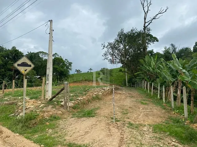 Terreno com 1100m², à venda, no bairro Itinga em Tijucas