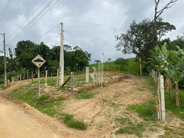 Terreno com 1100m², à venda, no bairro Itinga em Tijucas