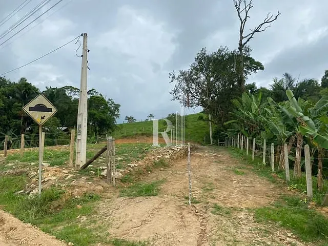 Terreno com 1100m², à venda, no bairro Itinga em Tijucas
