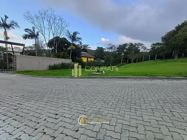 Terreno com 388m², à venda, no bairro Taquaras em Balneário Camboriú