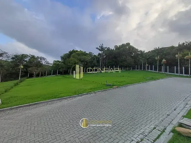 Terreno com 388m², à venda, no bairro Taquaras em Balneário Camboriú