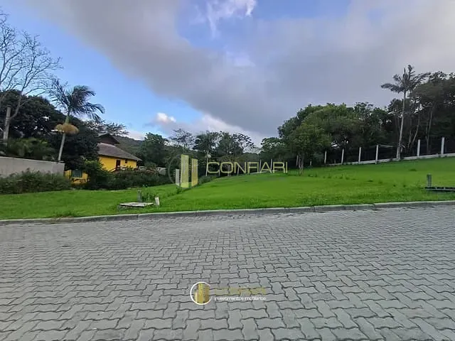 Terreno com 388m², à venda, no bairro Taquaras em Balneário Camboriú