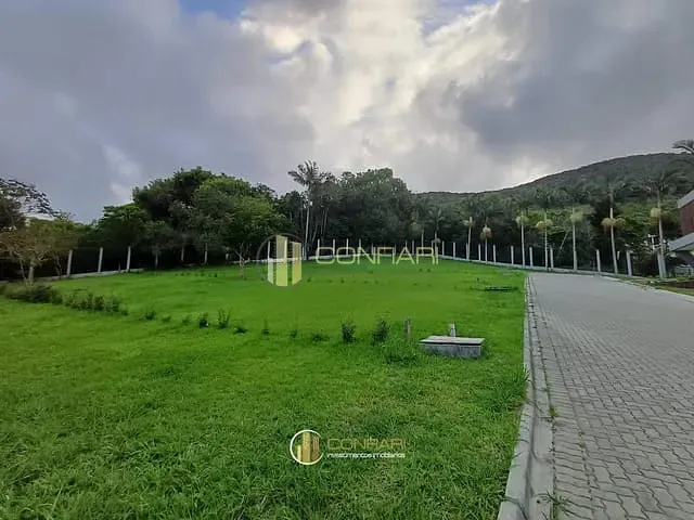 Terreno com 388m², à venda, no bairro Taquaras em Balneário Camboriú