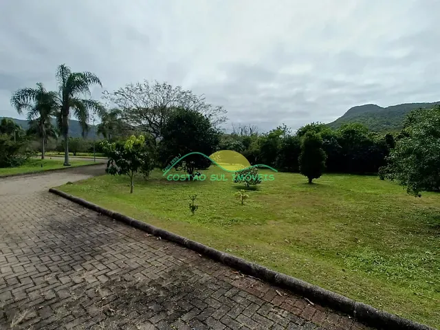Terreno com 855m², à venda, no bairro Pântano do Sul em Florianópolis