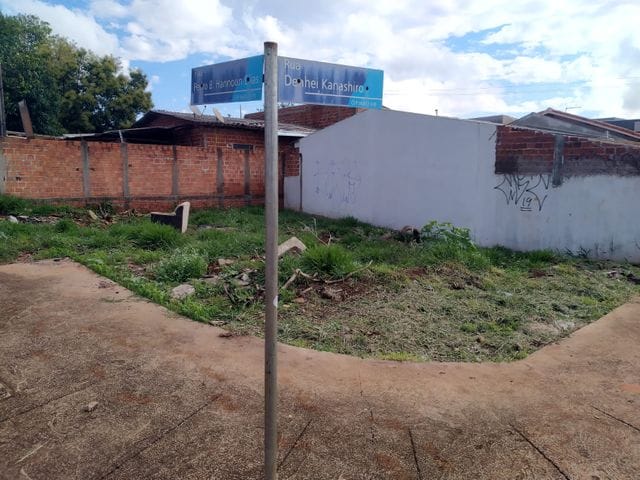 Foto do Terreno - TERRENO DE ESQUINA COM 134m² NA CONTINUAÇÃO DA RUA DENHEI KANASHIRO. ZONEAMENTO PERMITE CONSTRRUÇÃO COMERCIAL E RESIDENCIAL. | J. Mareze Imóveis Ltda
