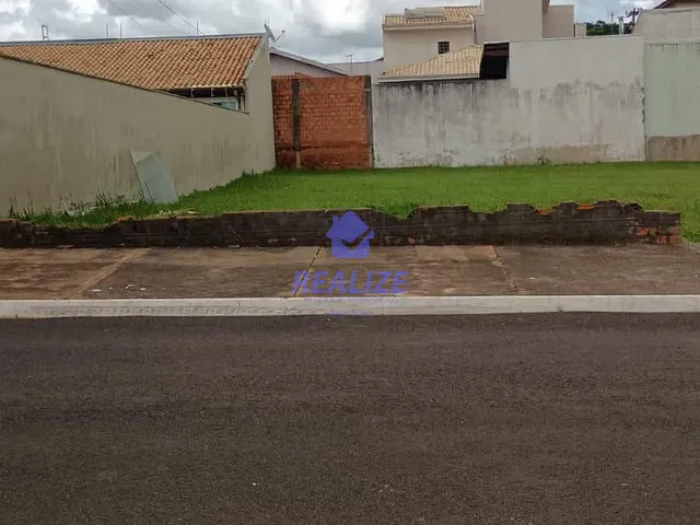 Terreno com 300m², à venda, no bairro Villas Paraíso em Botucatu