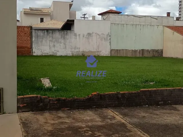 Terreno com 300m², à venda, no bairro Villas Paraíso em Botucatu