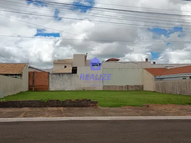 Terreno com 300m², à venda, no bairro Villas Paraíso em Botucatu