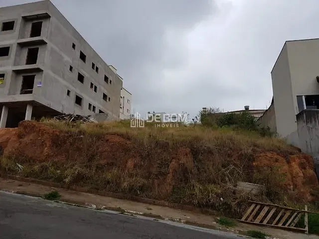 Terreno com 300m², à venda, no bairro Jardim Centenário em Poços de Caldas