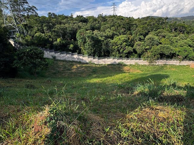 Terreno com 850m², à venda, no bairro Monte Alegre em Vinhedo