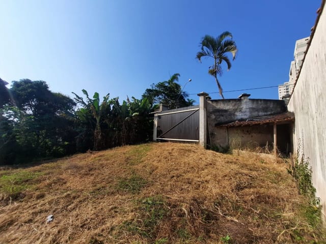 Terreno com 970m², à venda, no bairro Granja dos Cavaleiros em Macaé