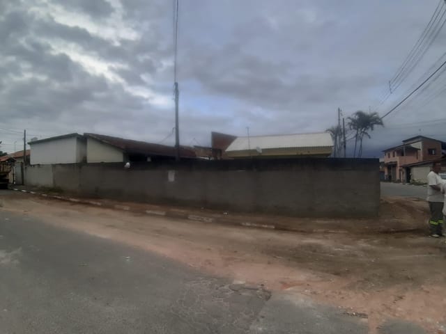 Terreno à venda, no bairro Vila São Benedito em Pindamonhangaba