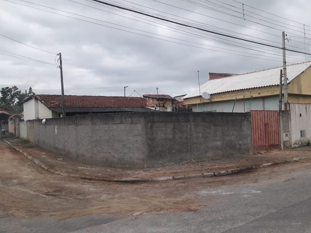 Terreno à venda, no bairro Vila São Benedito em Pindamonhangaba