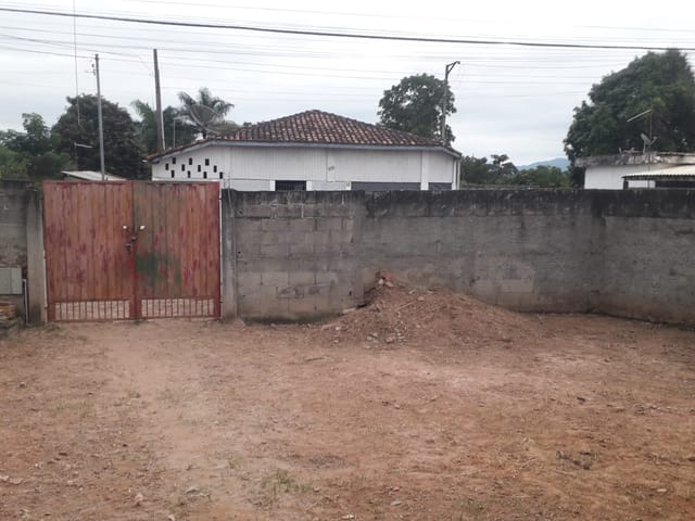 Terreno à venda, no bairro Vila São Benedito em Pindamonhangaba