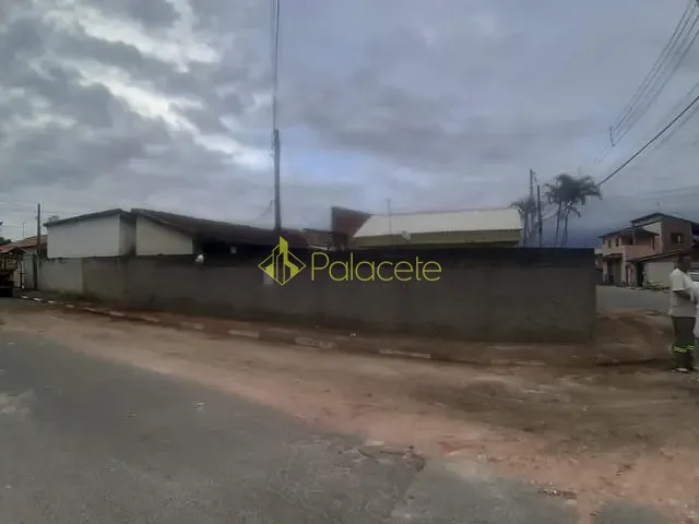 Terreno à venda, no bairro Vila São Benedito em Pindamonhangaba