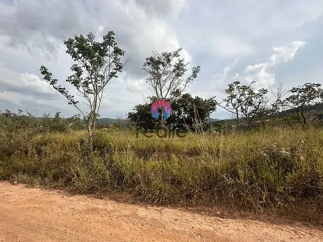 Terreno com 360m², à venda, no bairro Vianinha (Melo Viana) em Esmeraldas