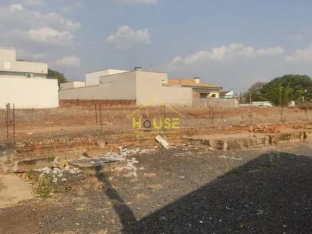 Terreno com 1011m², à venda, no bairro San Remo em Votuporanga