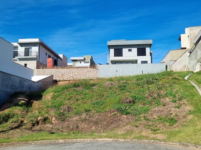 Terreno com 378m², à venda, no bairro Vila Pasti em Louveira