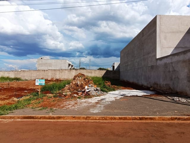 Terreno com 300m², à venda, no bairro Chácara Manella em Cambé
