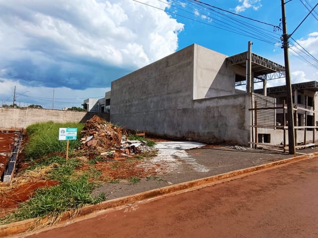 Terreno com 300m², à venda, no bairro Chácara Manella em Cambé