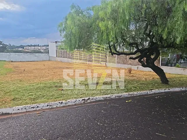 Terreno com 563m², à venda, no bairro Quinta Ranieri em Bauru