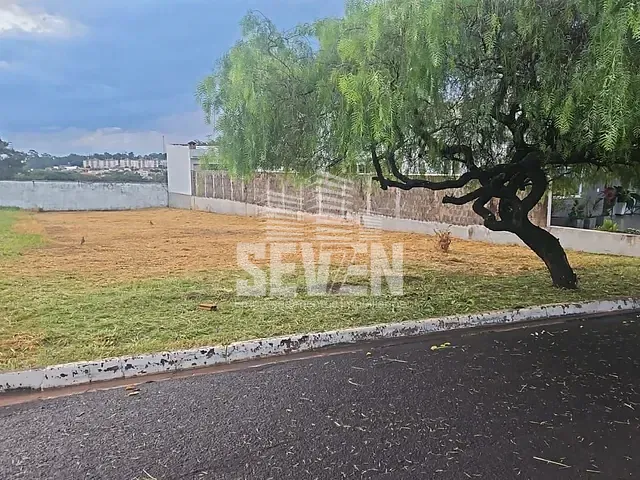 Terreno com 563m², à venda, no bairro Quinta Ranieri em Bauru