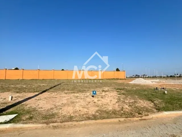 Terreno com 273m², à venda, no bairro Laranjal em Pelotas