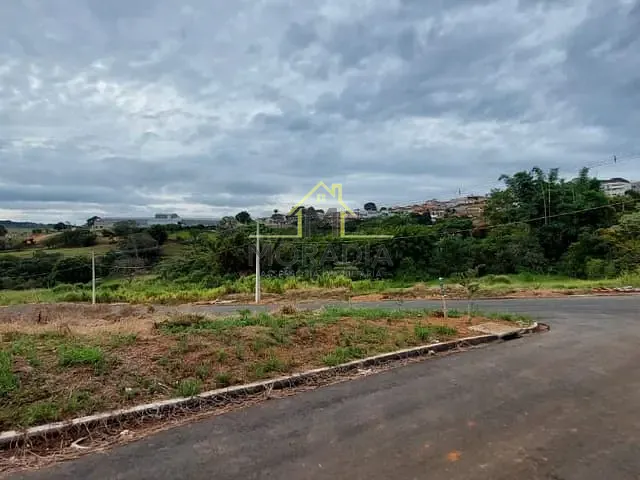 Terreno com 268m², à venda, no bairro Residencial Araucária  em Muzambinho