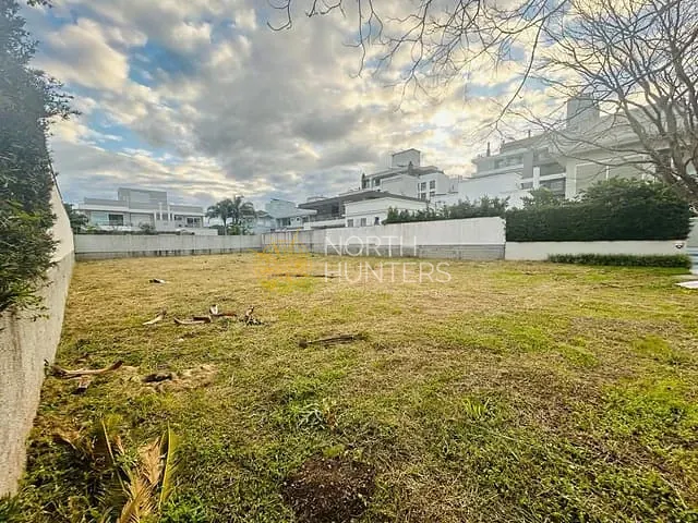 Terreno com 775m², à venda, no bairro Jurerê Internacional em Florianópolis