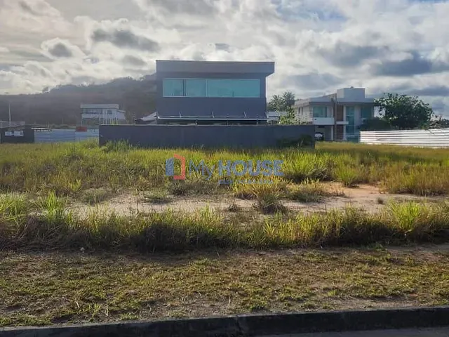 Terreno com 450m², à venda, no bairro Nossa Senhora da Vitória em Ilhéus