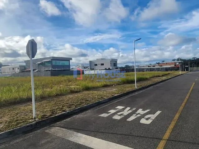 Terreno com 450m², à venda, no bairro Nossa Senhora da Vitória em Ilhéus